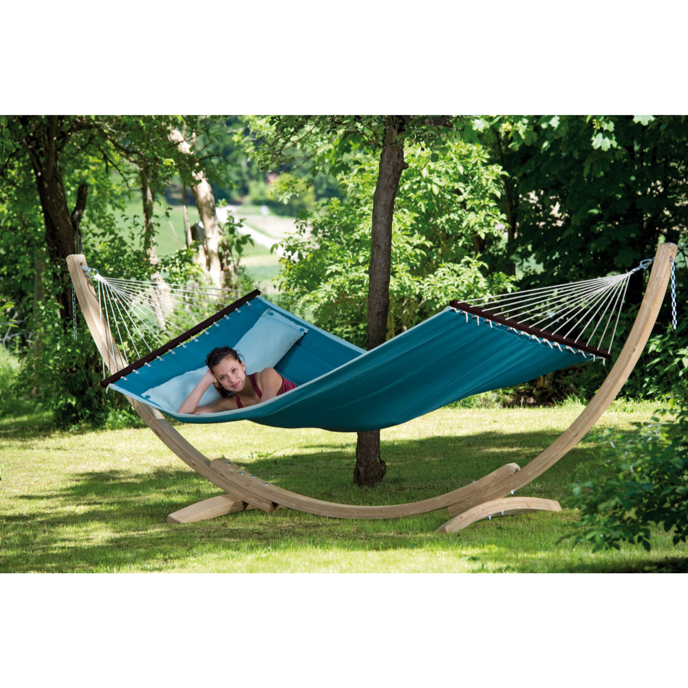 Double hammock outlet with spreader bar